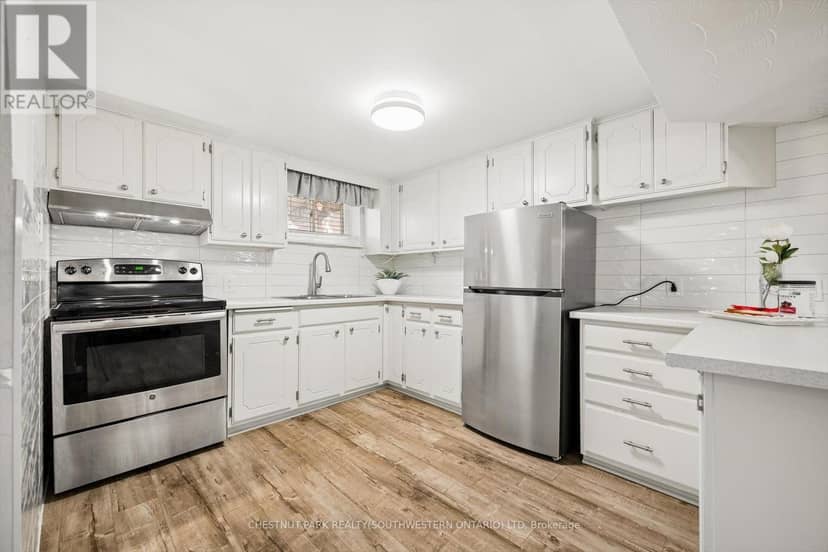 56 Suffolk Avenue — photo 28 of 40