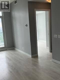2810 - 2220 Lakeshore Boulevard W — photo 5 of 10