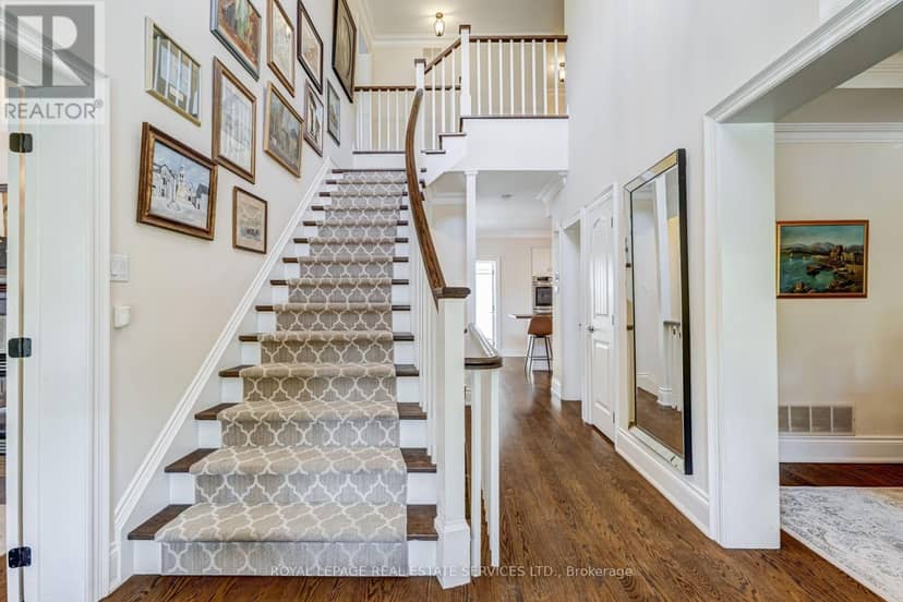 2305 Belyea Street, Oakville, photo 2