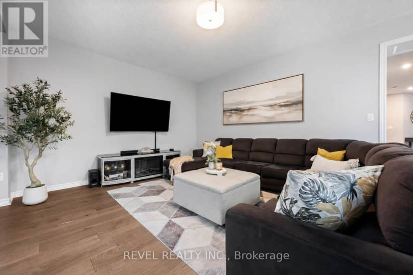 409 Tansley Street — photo 21 of 40