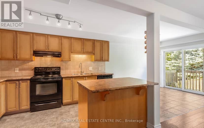 38 - 8 Hemlock Way — photo 13 of 40