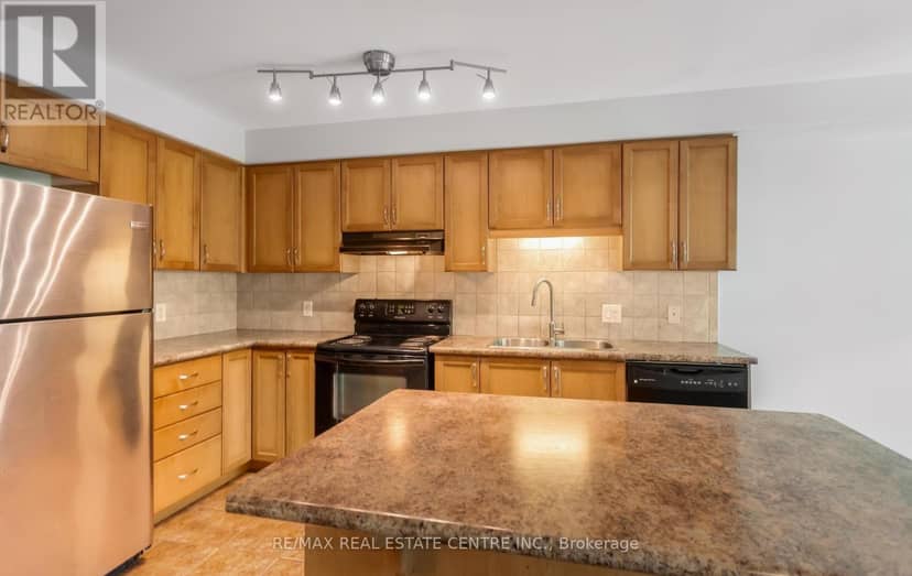 38 - 8 Hemlock Way — photo 18 of 40