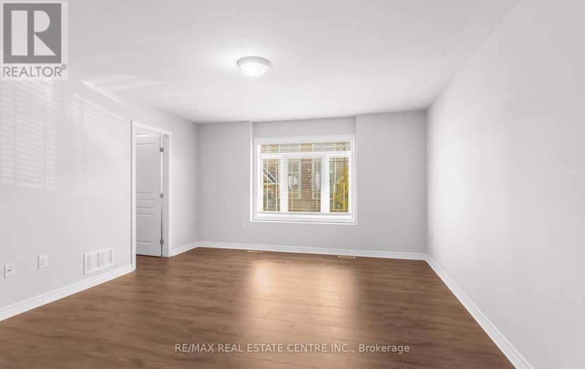 38 - 8 Hemlock Way — photo 23 of 40