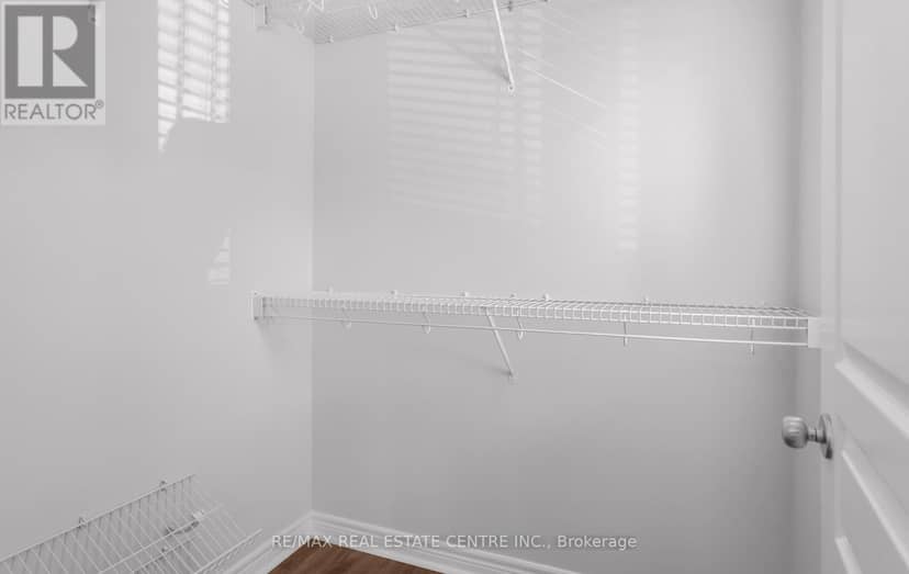 38 - 8 Hemlock Way — photo 25 of 40