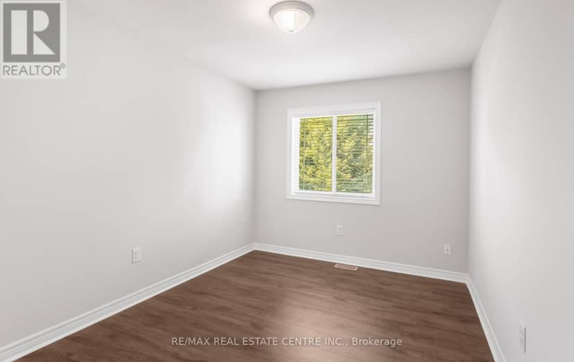 38 - 8 Hemlock Way — photo 32 of 40