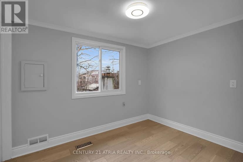 379 Grosvenor Street — photo 19 of 38