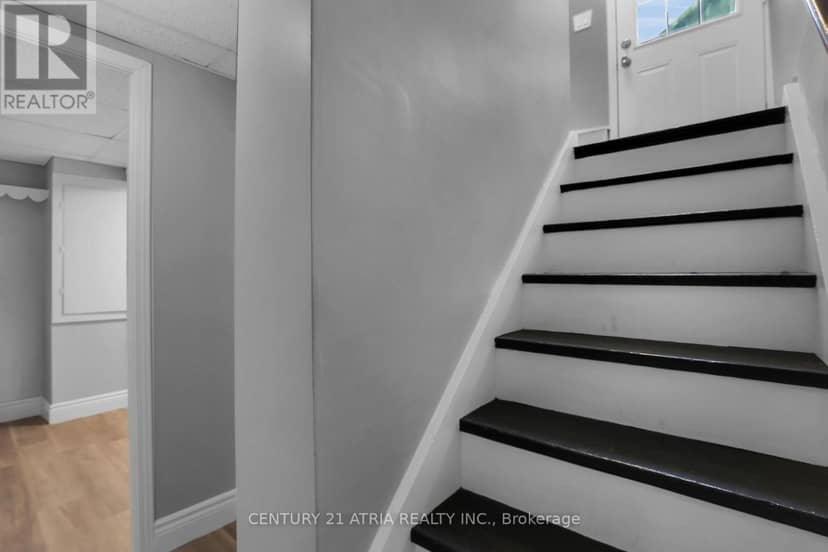 379 Grosvenor Street — photo 27 of 38