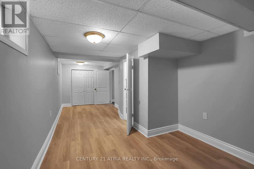379 Grosvenor Street — photo 32 of 38