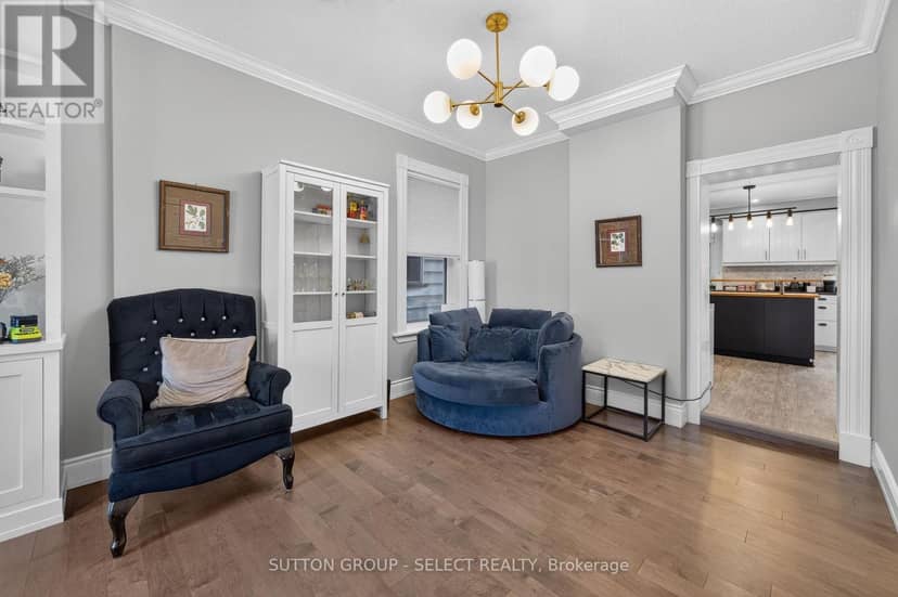 943 Colborne Street — photo 6 of 38