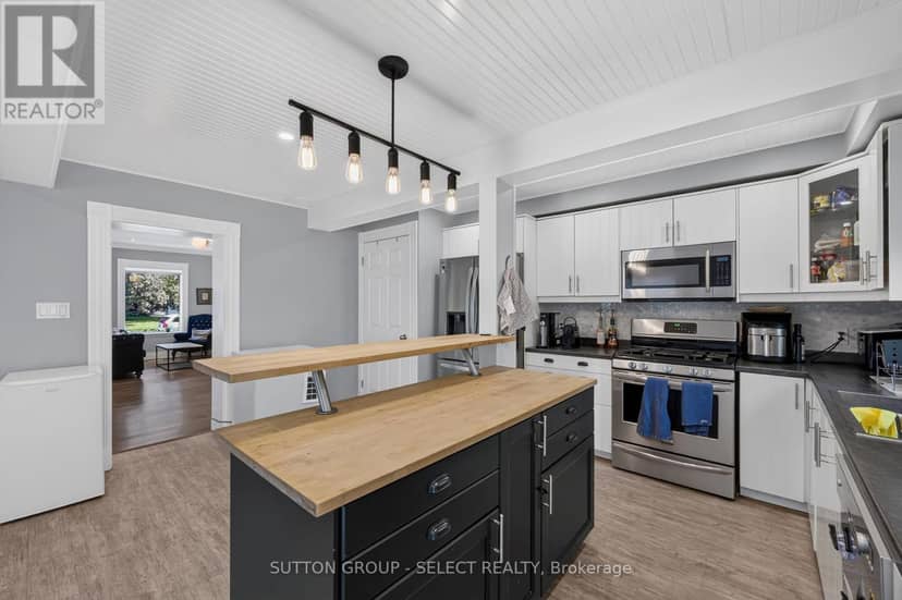 943 Colborne Street — photo 8 of 38