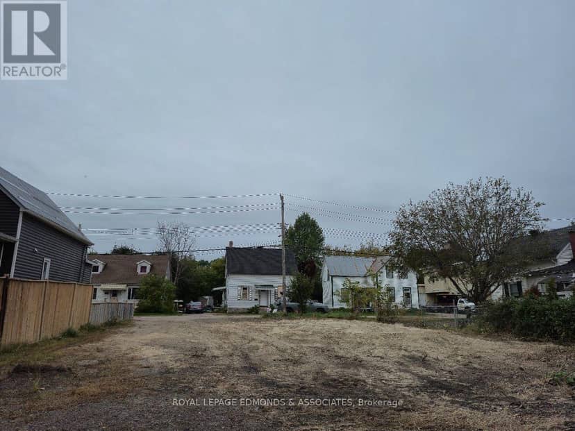 479 Moffat Street — photo 2 of 4