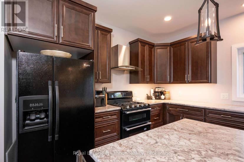 145 Dogwood Crescent — photo 11 of 40