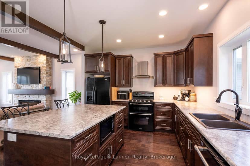 145 Dogwood Crescent — photo 9 of 40