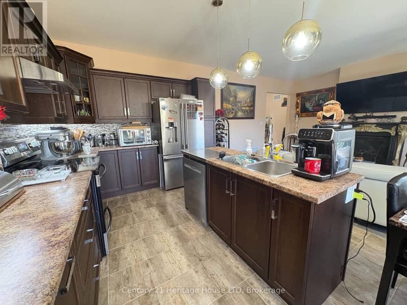424 Williams Crescent — photo 5 of 39