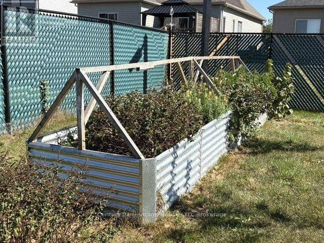 424 Williams Crescent — photo 36 of 39