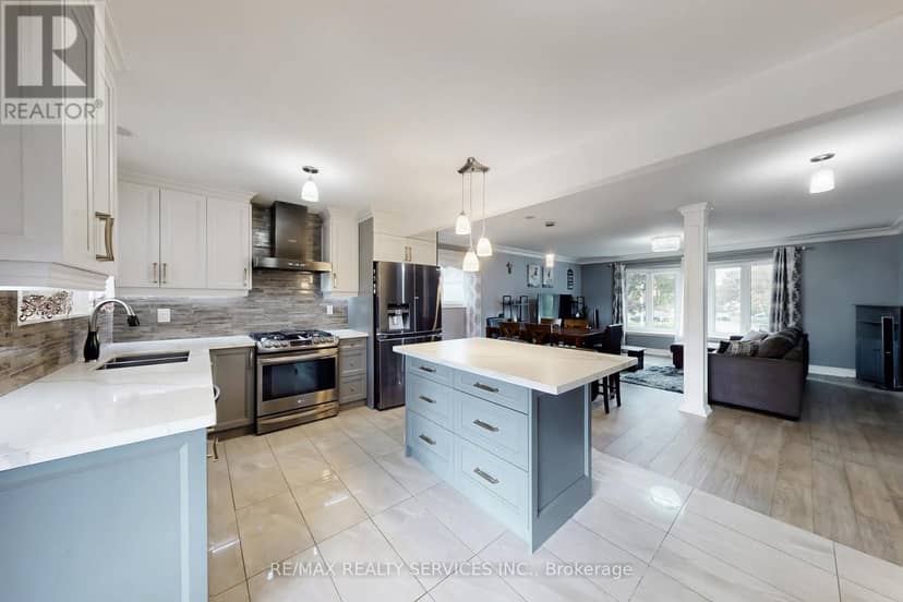53 Geneva Crescent — photo 3 of 40