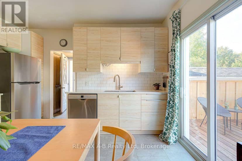 54 McNab Street S — photo 18 of 40