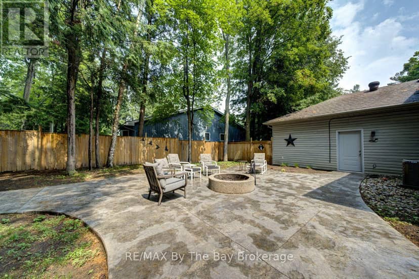 22 Downer Crescent — photo 4 of 40