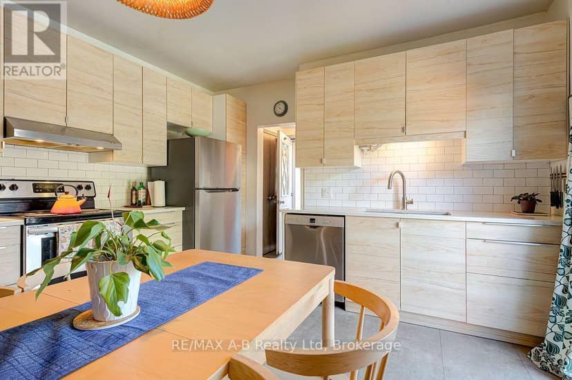 54 McNab Street S — photo 17 of 40