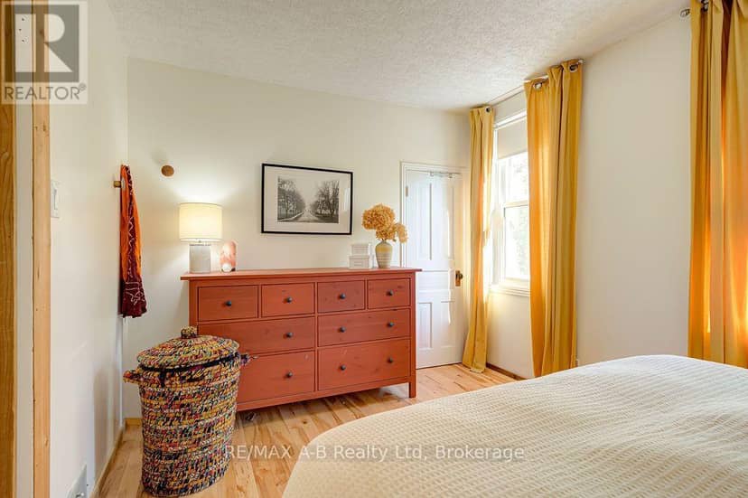 54 McNab Street S — photo 28 of 40