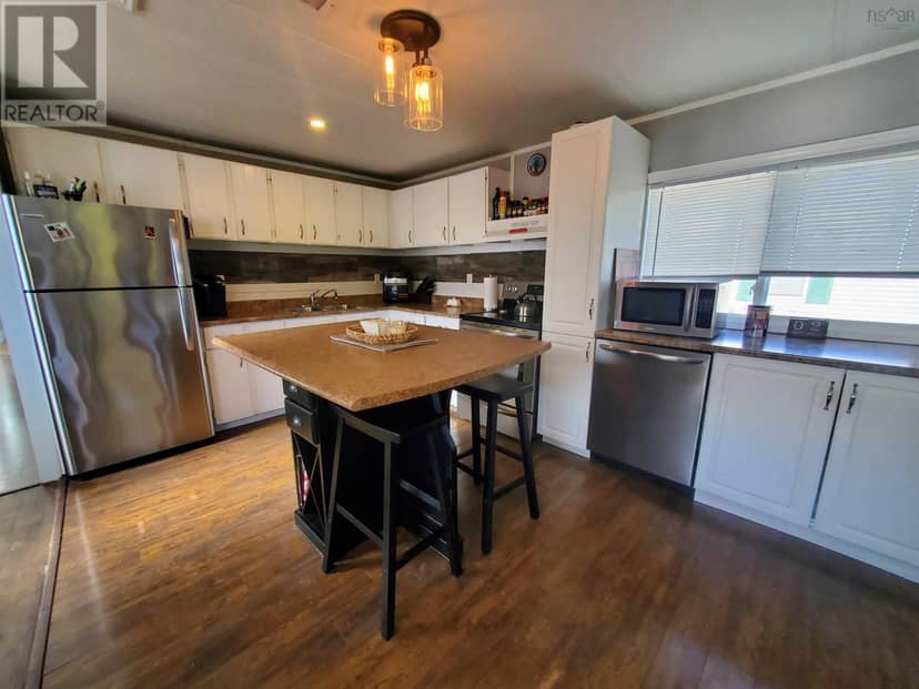 1410 Duck Pond Drive — photo 11 of 26