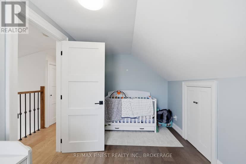 258 College Street — photo 27 of 40