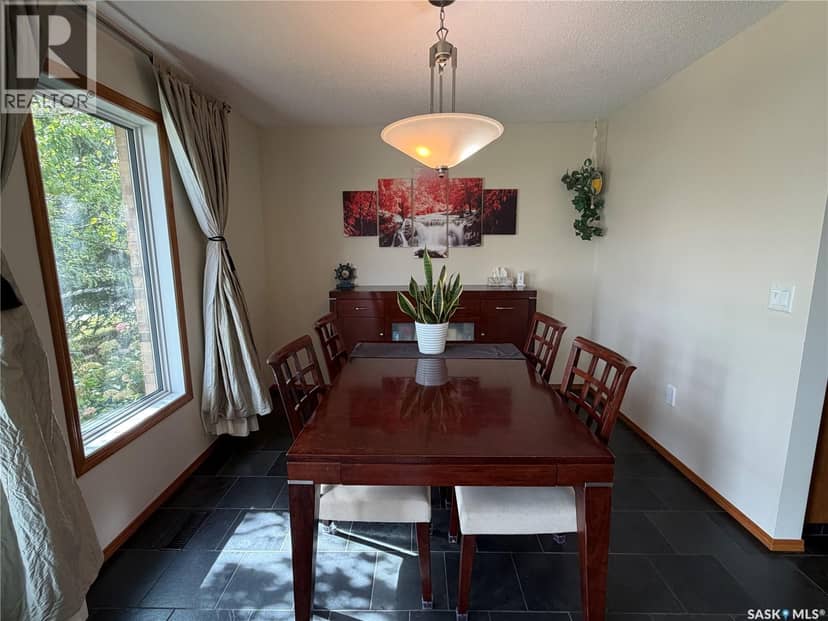 32 Barnes CRESCENT — photo 17 of 40