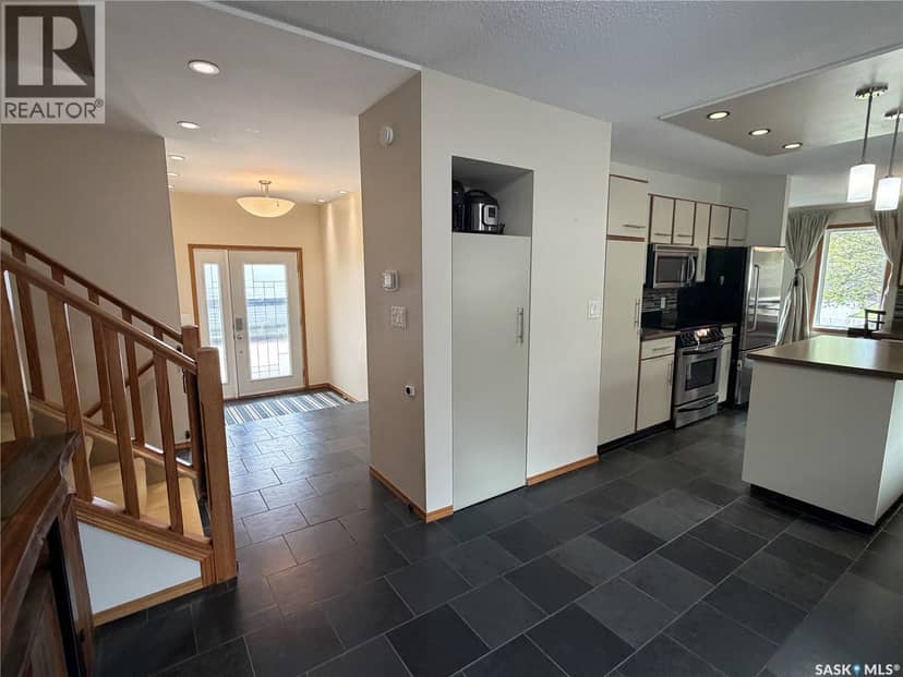 32 Barnes CRESCENT — photo 10 of 40