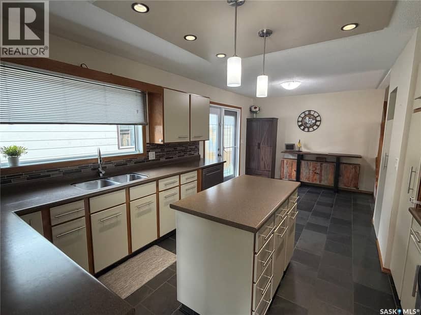 32 Barnes CRESCENT — photo 13 of 40