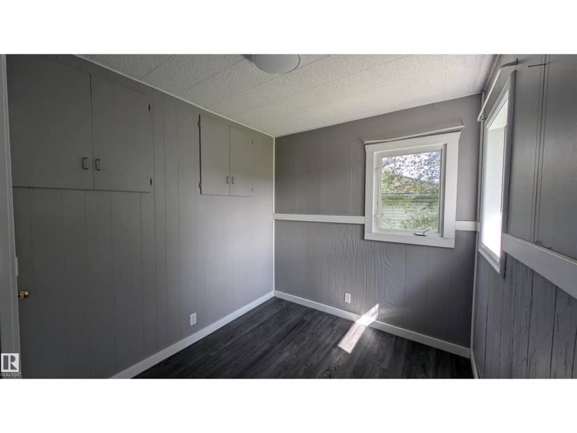 5216 51 AV — photo 17 of 27