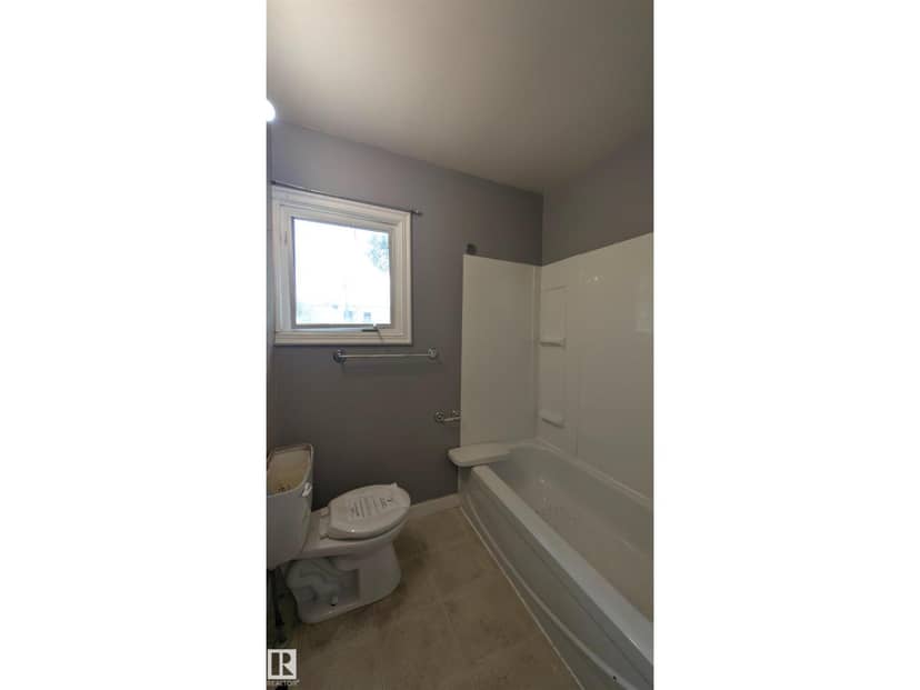 5216 51 AV — photo 20 of 27