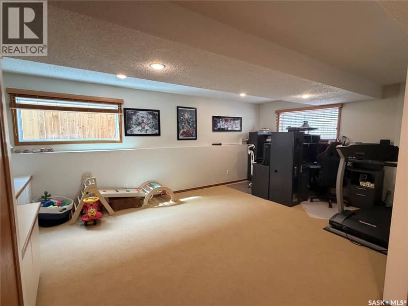 32 Barnes CRESCENT — photo 36 of 40