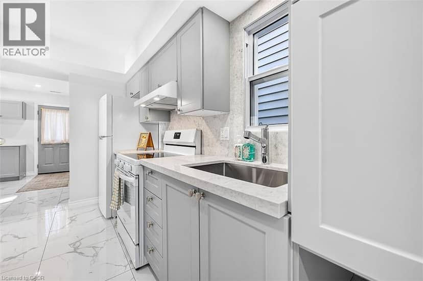 4 ALBEMARLE Street — photo 10 of 40