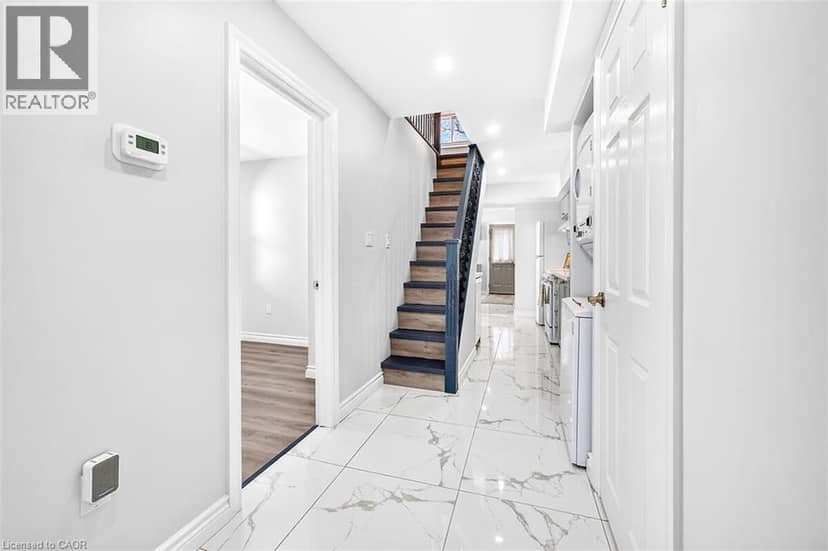 4 ALBEMARLE Street — photo 8 of 40