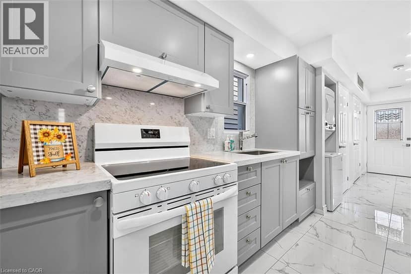 4 ALBEMARLE Street — photo 11 of 40