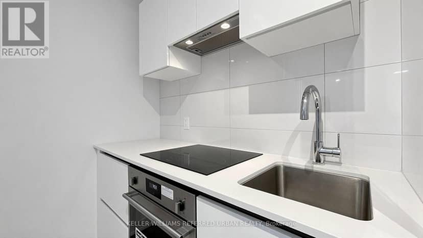 2403 - 238 Simcoe Street — photo 11 of 32