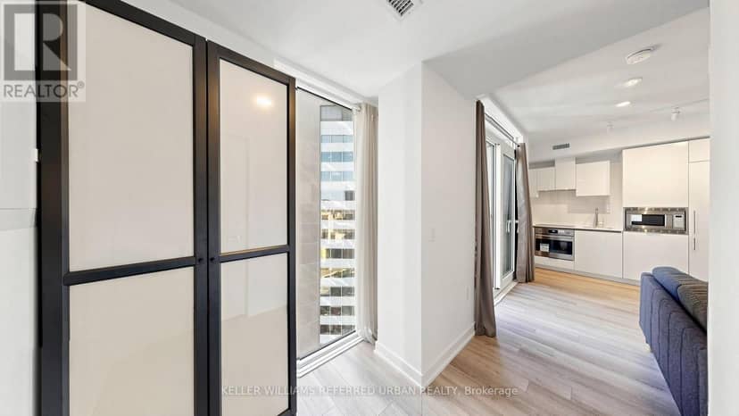 2403 - 238 Simcoe Street — photo 12 of 32
