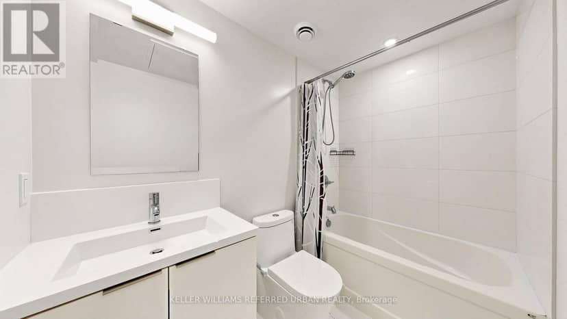 2403 - 238 Simcoe Street — photo 15 of 32