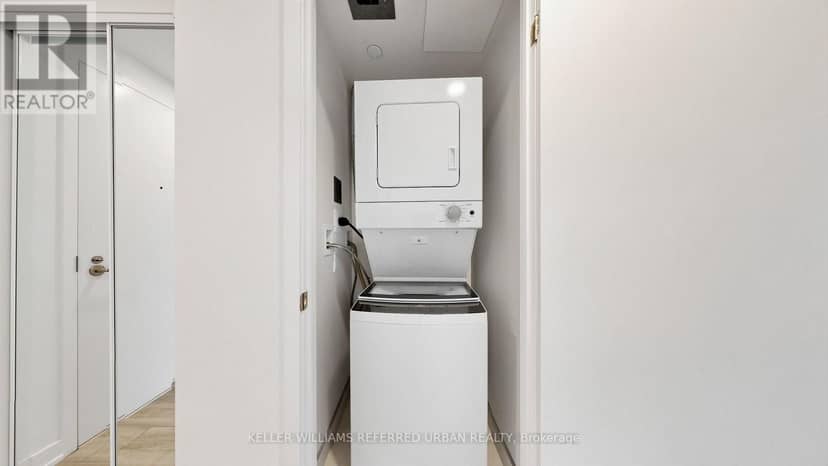 2403 - 238 Simcoe Street — photo 16 of 32