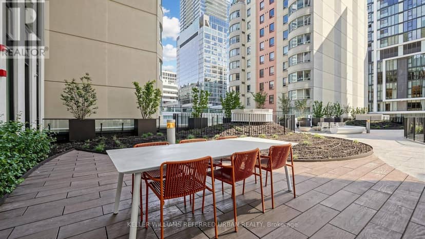 2403 - 238 Simcoe Street — photo 30 of 32