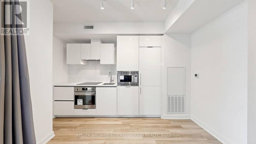 2403 - 238 Simcoe Street — photo 9 of 32