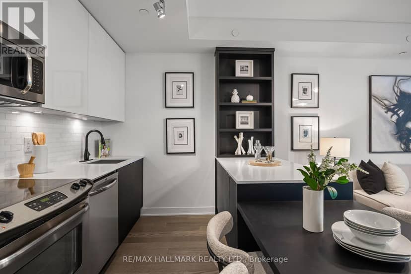 TH-103 - 1815 Yonge Street — photo 12 of 40