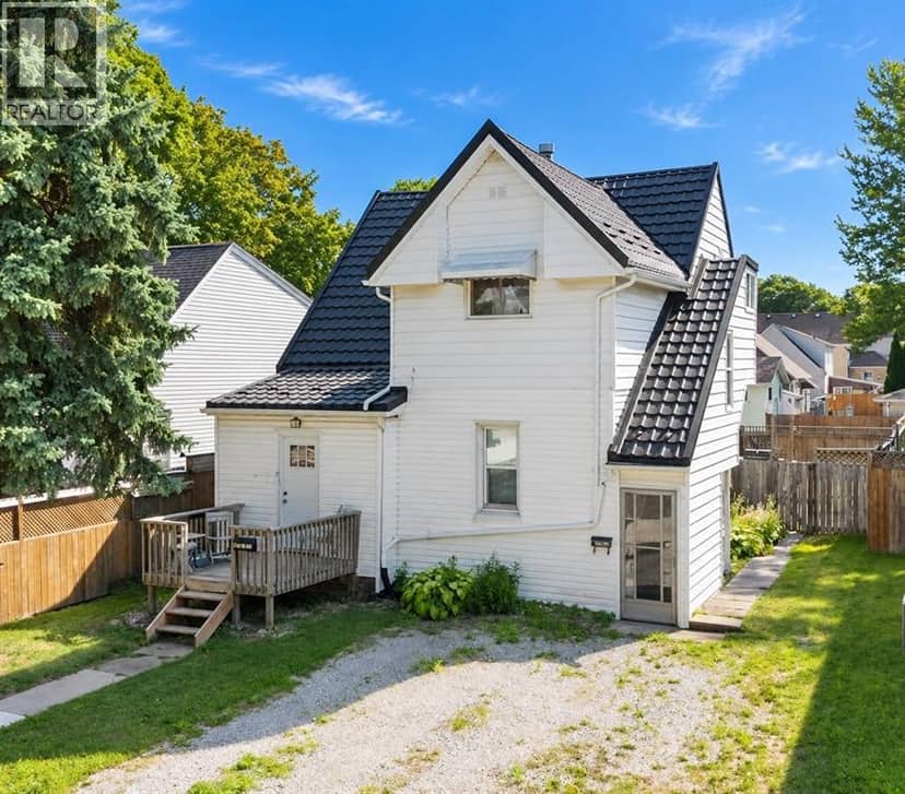 404 RUSSELL STREET South — photo 1 of 24
