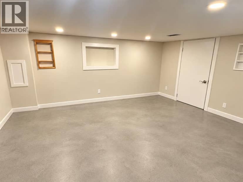 404 RUSSELL STREET South — photo 10 of 24
