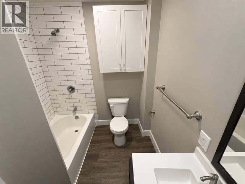 404 RUSSELL STREET South — photo 24 of 24