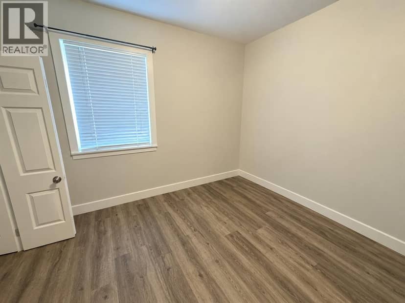 404 RUSSELL STREET South — photo 6 of 24