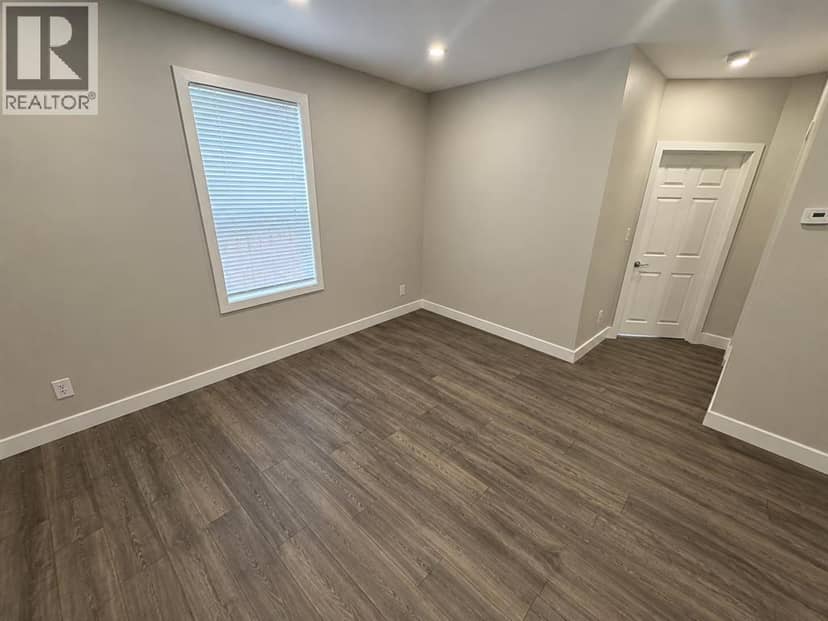 404 RUSSELL STREET South — photo 7 of 24