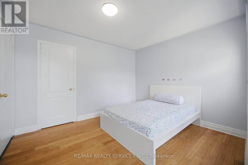 4 Sunnybrook Crescent — photo 39 of 40