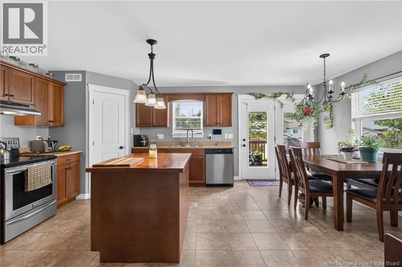 75 Christopher Crescent — photo 7 of 20
