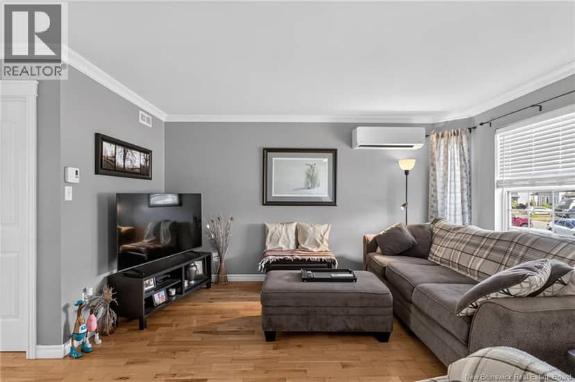 75 Christopher Crescent — photo 4 of 20